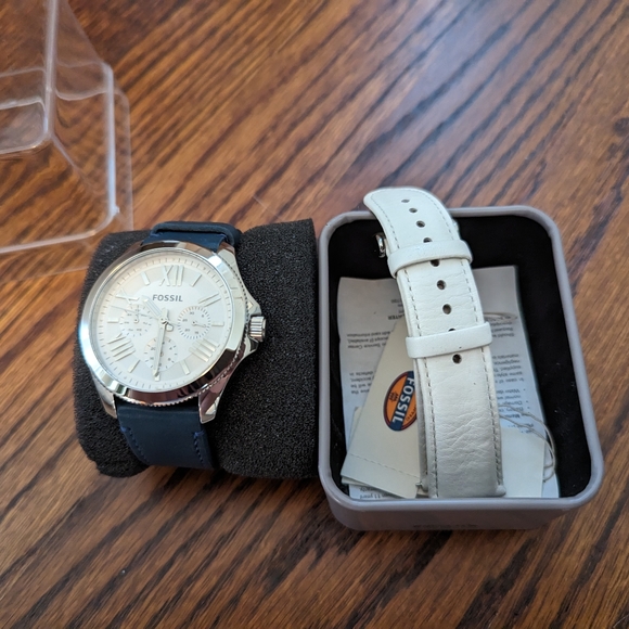 Fossil Watch - Picture 3 of 3